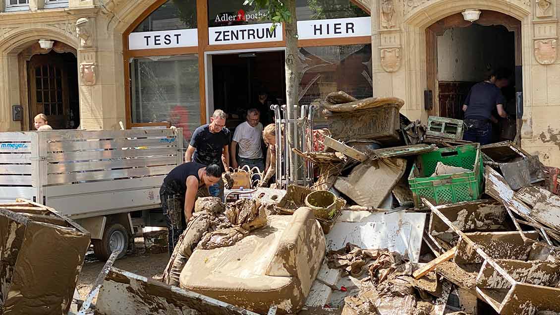 Die Einrichtung einer Apotheke in Ahrweiler ist zerstört worden.