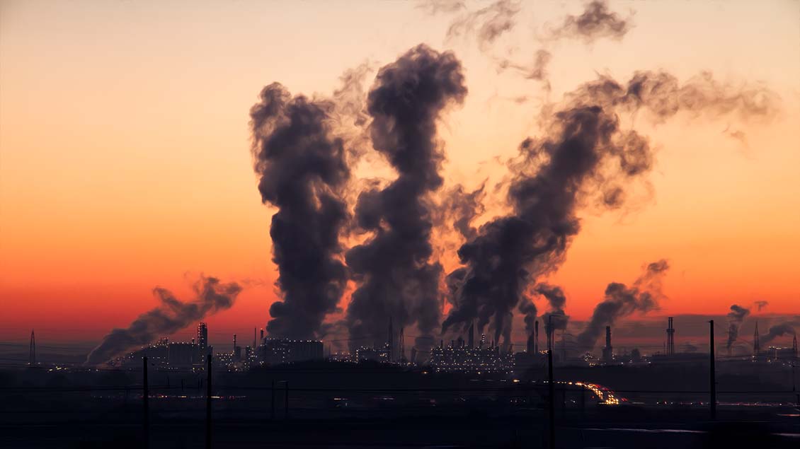 Die Industrie trägt viel zur Luftverschmutzung bei