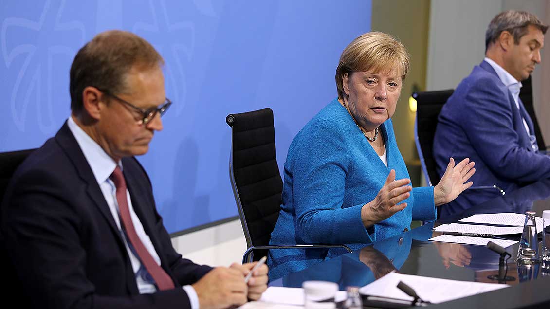 Merkel mit Söder und Müller Foto: Christian Mang (Reuters)