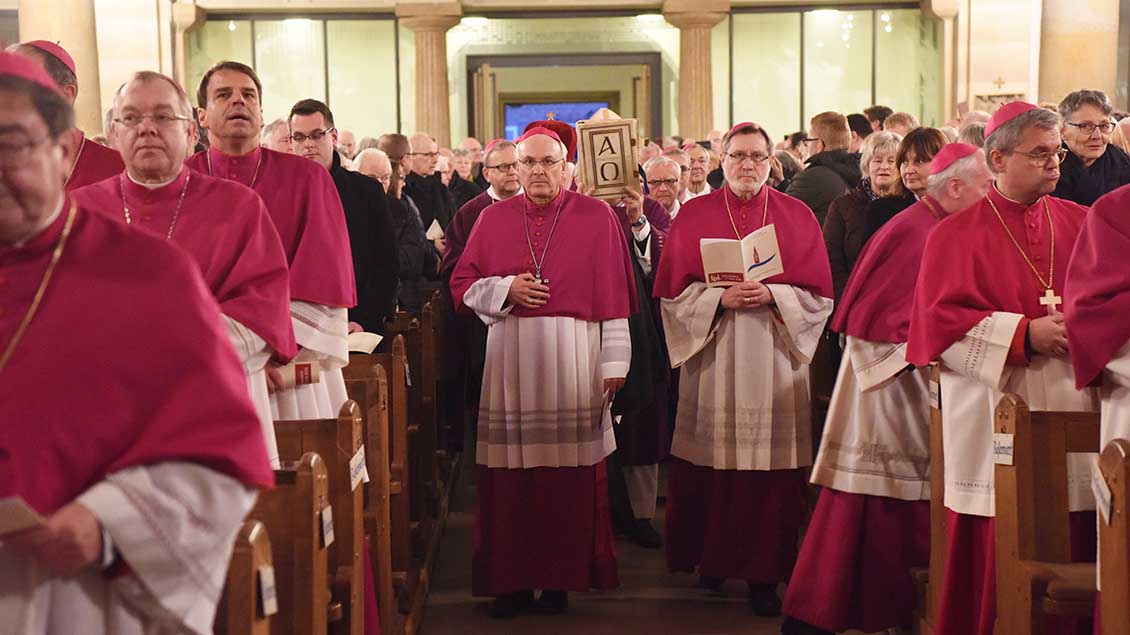 Bischöfe bei einem Gottesdienst Foto: mib