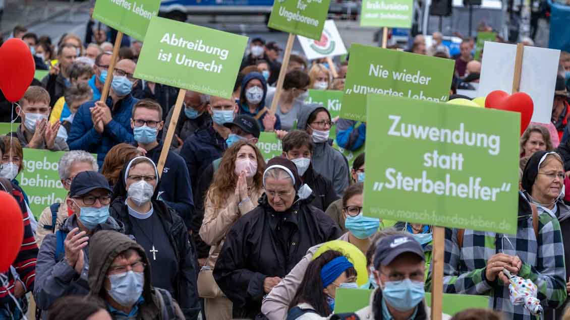 Demonstrationszug Berlin bei Marsch für das Leben. Foto: Rolf Zoellner (epd-bild)