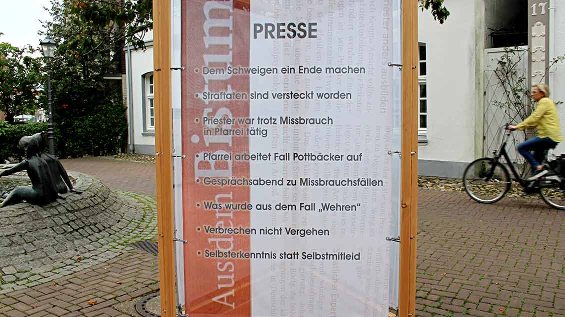 Dieses Banner zeigt exemplarisch einige Überschriften von einer Vielzahl von Presseartikeln, die allein aus der Bistumszeitung Münster „Kirche+Leben“ übernommen wurden. Darüber hinaus setzt sich die Berichterstattung über sexuellen Kindesmissbrauch in allen Medien fort.