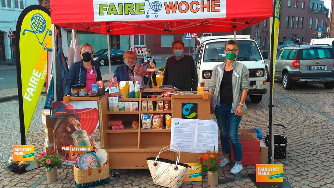 Der Arbeitskreis Faire Woche Nordwalde ist auch in diesem Jahr wieder mit einem Stand auf dem Nordwalder Wochenmarkt unetrwegs. | Foto: pd