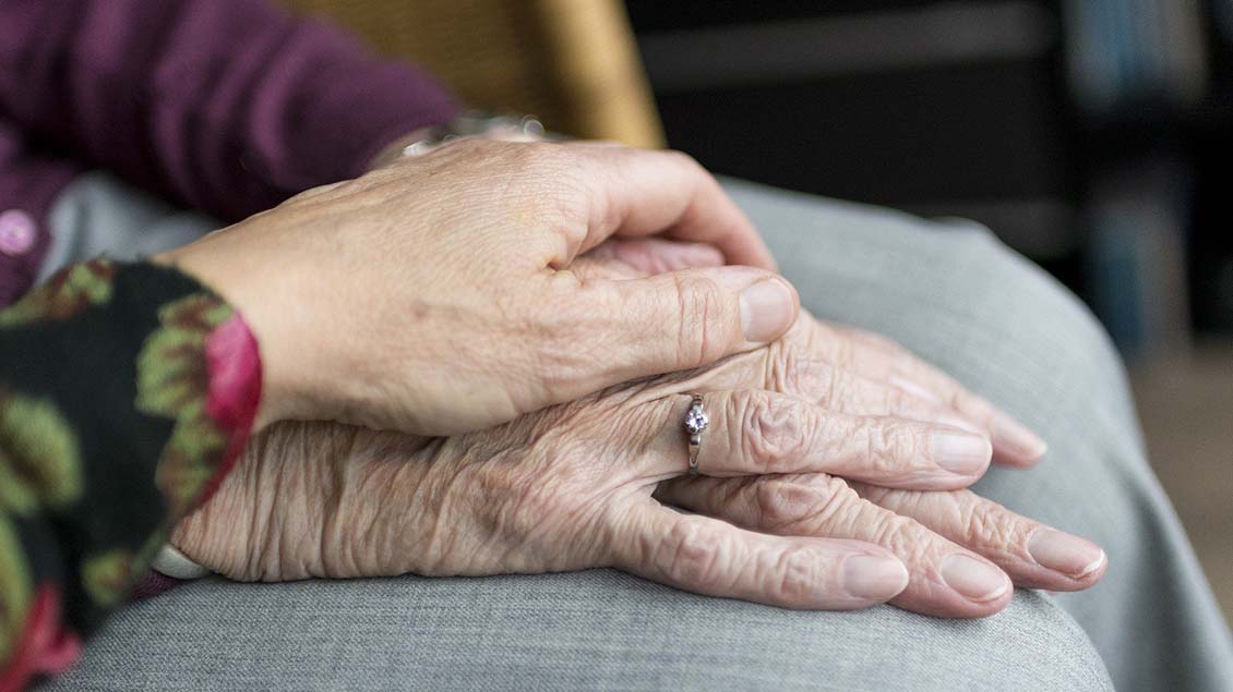 Symbolbild zur Altenpflege Foto: Sabine van Erp (pixabay)