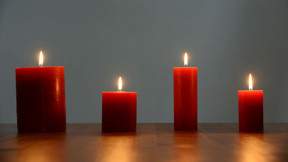 Vier brennende Kerzen Foto: Michael Bönte