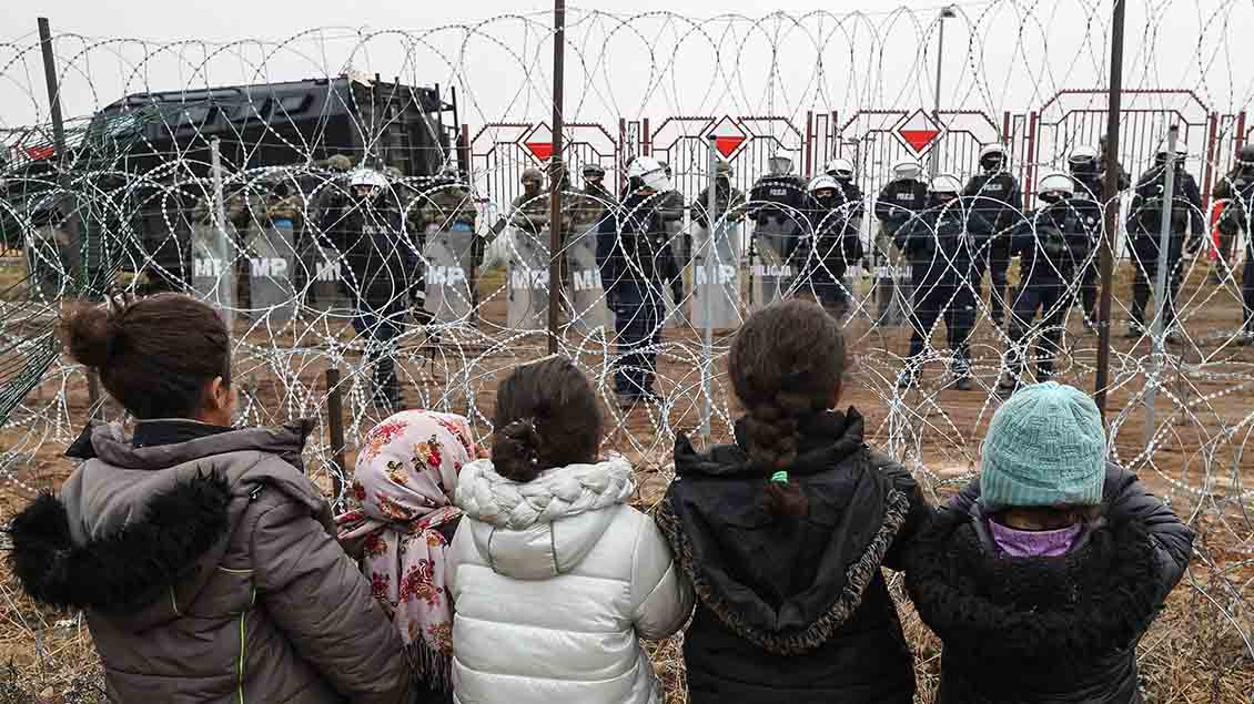 Kinder an der polnisch-belarussischen Grenze Foto: Itar-Tass (imago)