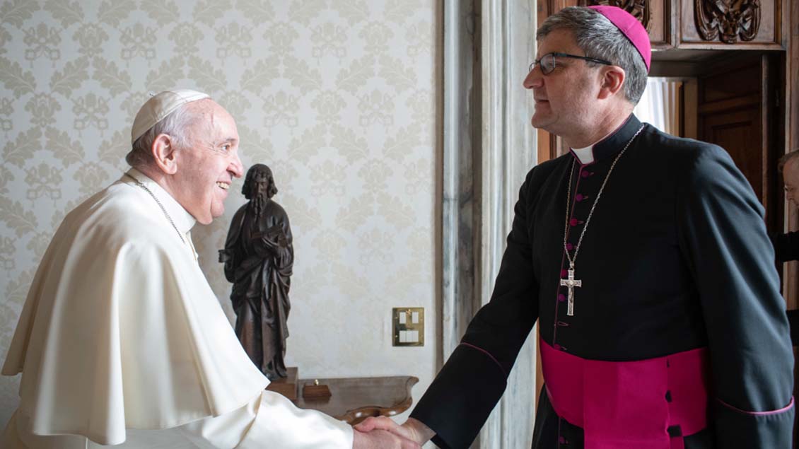 Papst Franziskus und Erzbischof Eric de Moulins-Beaufort Foto: Romano Siciliani (KNA)