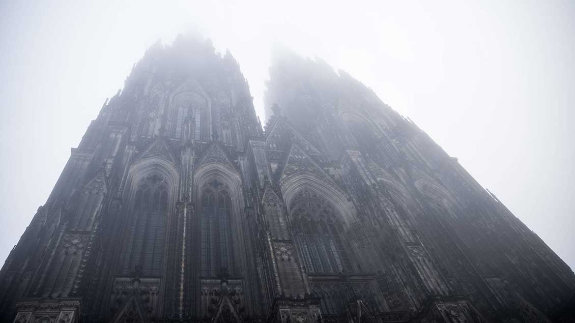 Kölner Dom im Nebel Foto: Imago