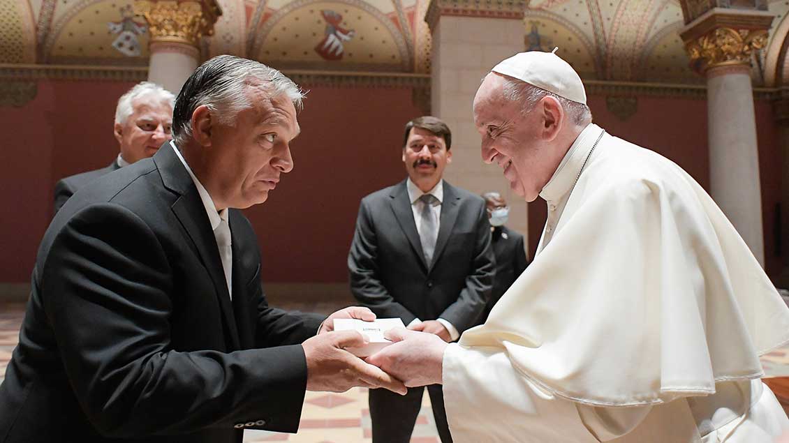 September 2021: In Ungarn traf Franziskus auch Ministerpräsident Viktor Orban – trotz sehr konträrer politischer Positionen etwa beim Thema Migration. | Foto: Vatican Media (Imago)