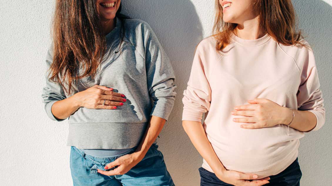 Zwei schwangere Frauen Foto: Cavan Images (Imago)