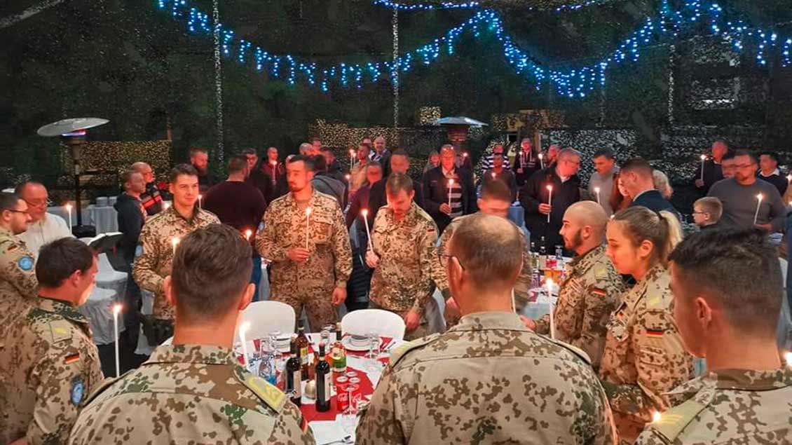 Gebet im Einsatz: Bundeswehrsoldaten der UNIFIL-Truppe an Heiligabend auf der Basis in Limassol auf Zypern. | Foto: privat