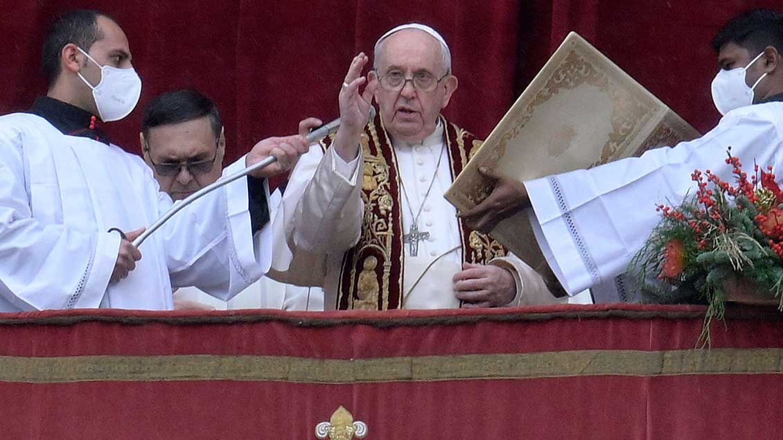 Papst segnet Foto: Claudio Peri (Ansa / Zuma Wire / Imago)