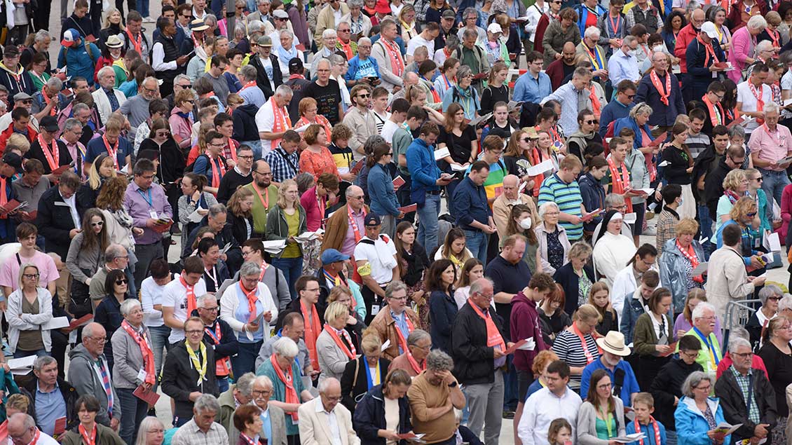 Menschenmenge auf dem Katholikentag in Stutgart. Foto: Mchael Bönte