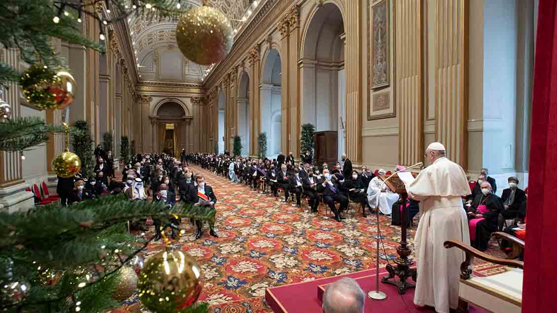 Papst Franziskus sprach von zahlreichen Botschaftern Foto: Vatican Media (imago)
