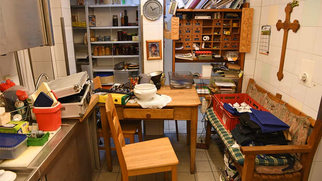 Eine Küchenbank mit Geschichte: Hier saßen viele Menschen und erzählten aus ihrem Leben. | Foto: Michael Bönte