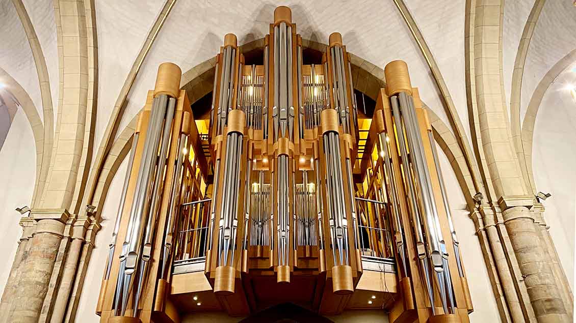 Die Klais-Orgel in der Propsteikirche St. Peter wurde 2005 durch den damaligen Weihbischof Josef Voß geweiht. | Foto: Johannes Bernard