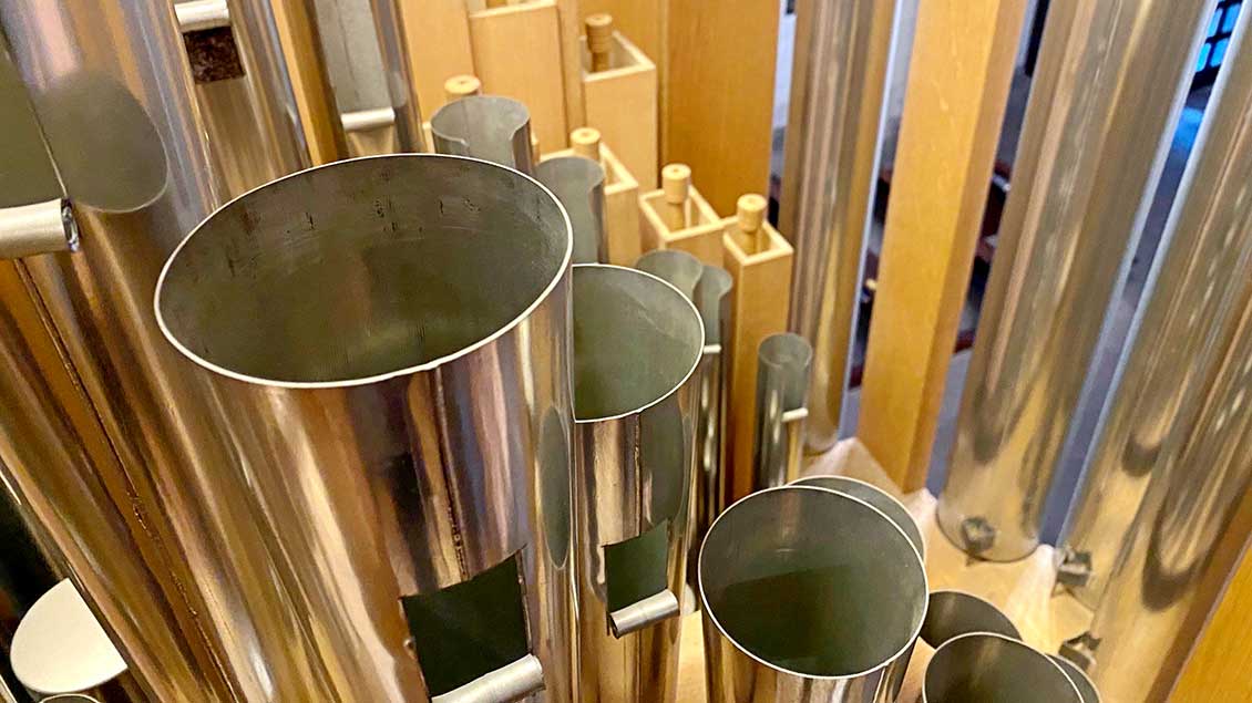 Etwa alle 20 Jahre sollte eine Orgel gereinigt werden. Staub und Kerzenruß sammeln sich in den Pfeifen und mechanischen Orgelteilen an und beeinträchtigen die Stimmbarkeit. | Foto: Johannes Bernard