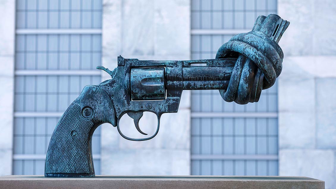 Knoten im Revolver Foto: Thomas Trutschel (Imago)