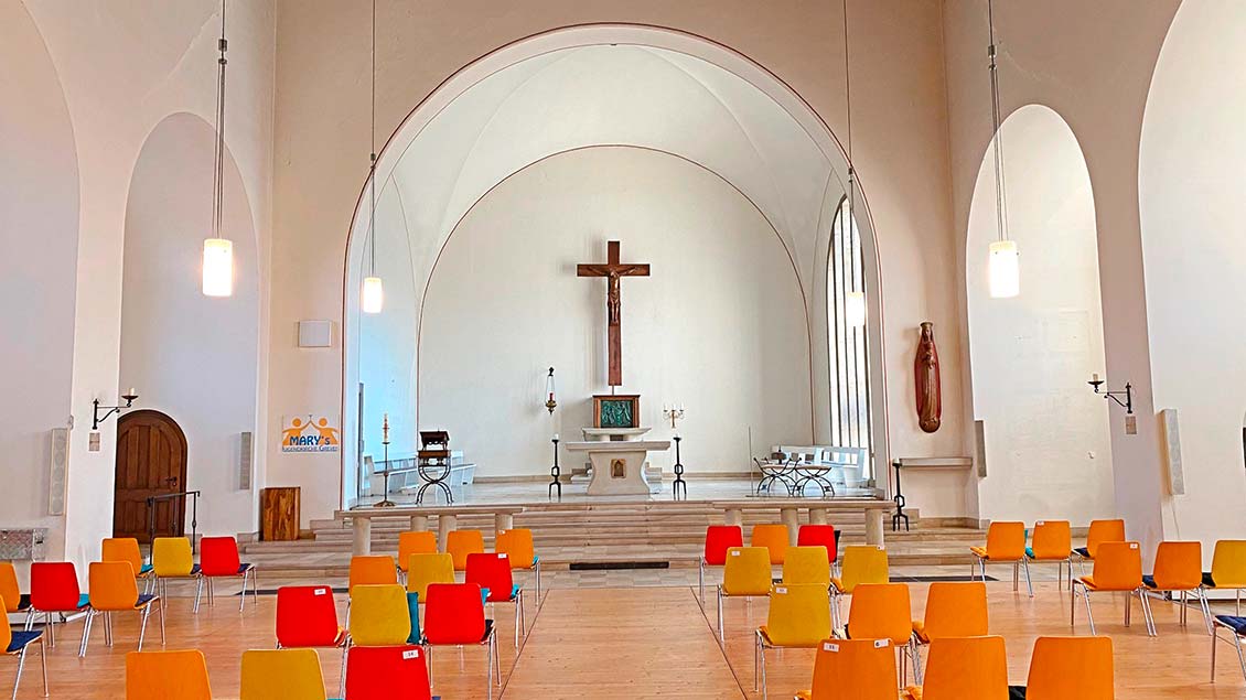 Blick in den Altarraum der Kirche Mariä Himmelfahrt. | Foto: Johannes Bernard