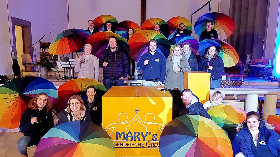 Das Team der Jugendkirche Mary‘s beim letzten Treffen im Februar 2022 in der Kirche Mariä Himmelfahrt in Greven. | Foto: Matthias Brinkschulte (pd)