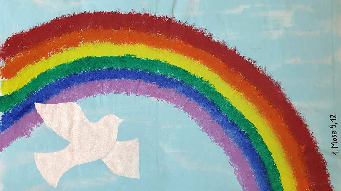 Das Vorbereitungsteam der Westersteder Kinderkirche hat das Thema „Hoffnung“ als weiße Taube auf einem Regenbogen dargestellt. | Foto: privat