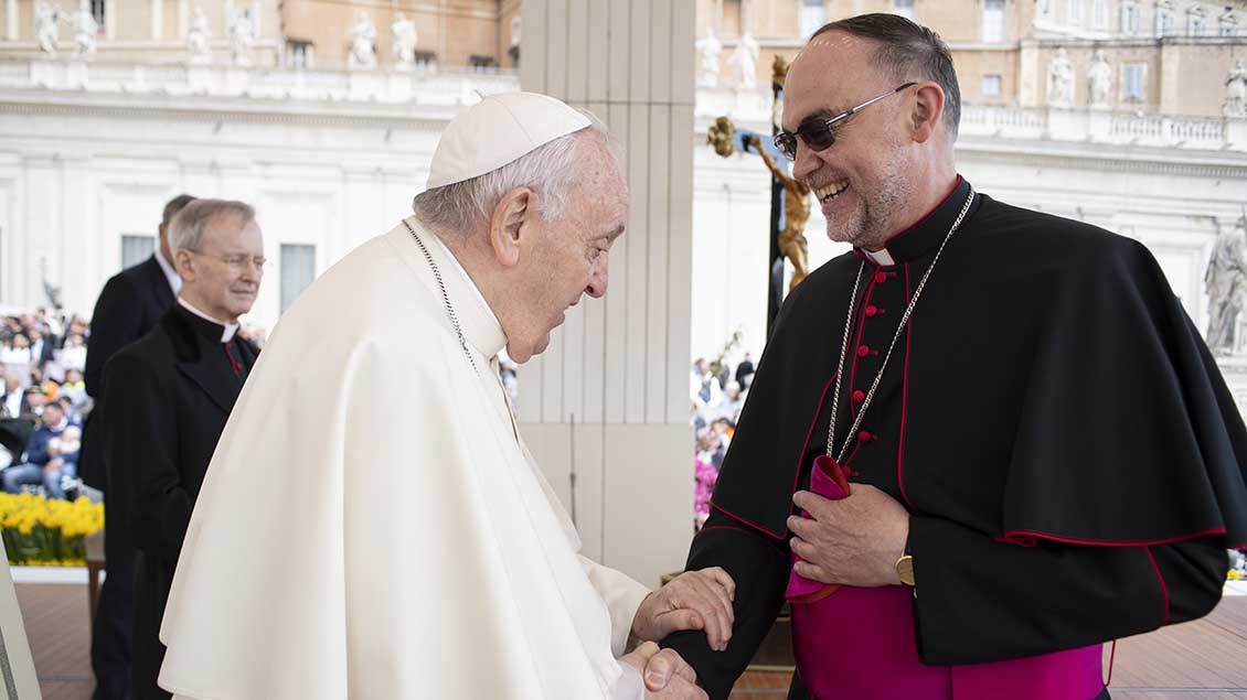Papst Franziskus und Weihbischof Rolf Lohmann Foto: Vatican Media