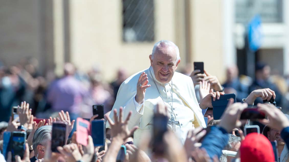 Papst auf dem Petersplatz Foto: Cristian Gennari/Romano Siciliani (KNA)