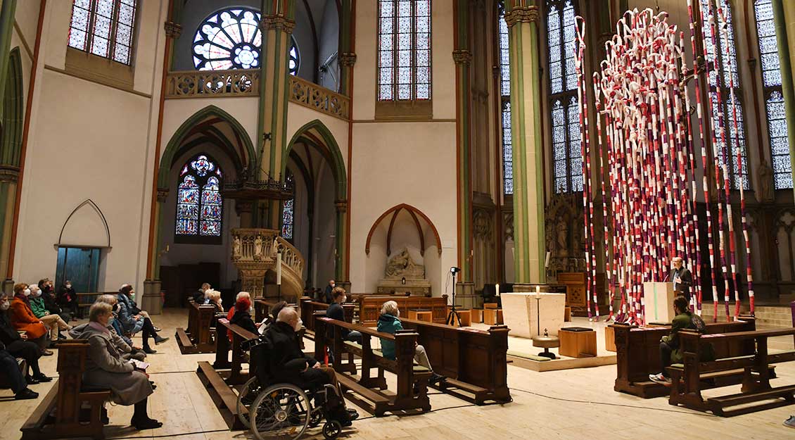 Abendliche Eröffnungsfeier in der Heilig-Kreuz-Kirche in Münster. | Foto: Michael Bönte