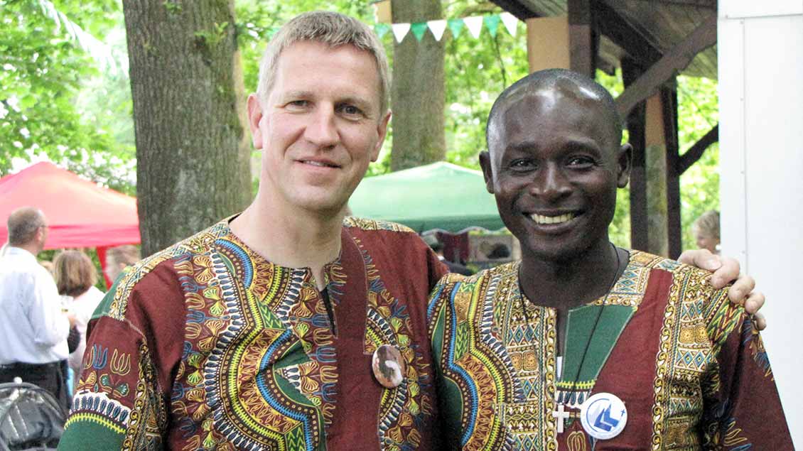 Thorsten Karla vom Yendi-Partnerschafts­komitee St. Johannes der Täufer und David Niyagnan Nakoja aus Ghana. Foto: privat