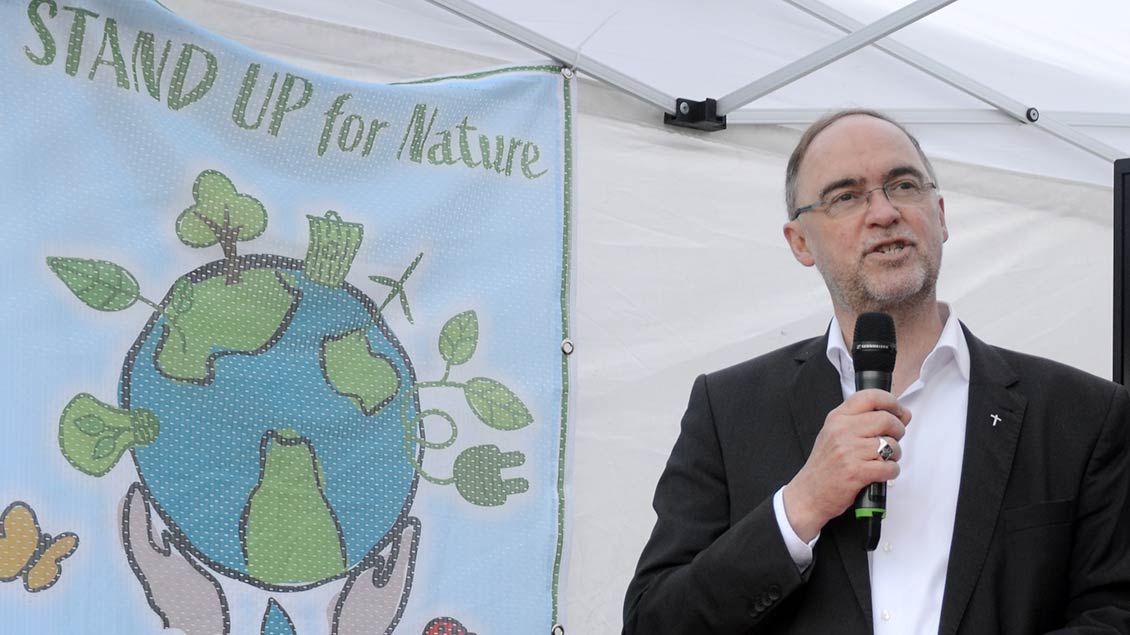 Umweltbischof Rolf Lohmann hält ein leidenschaftliches Plädoyer für die Bewahrung der Schöpfung. | Foto: Jürgen Kappel