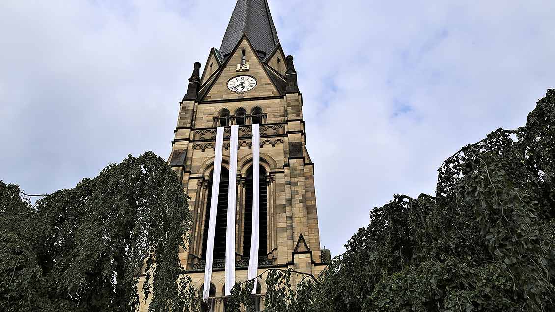 Banner am Kirchturm Foto: pd