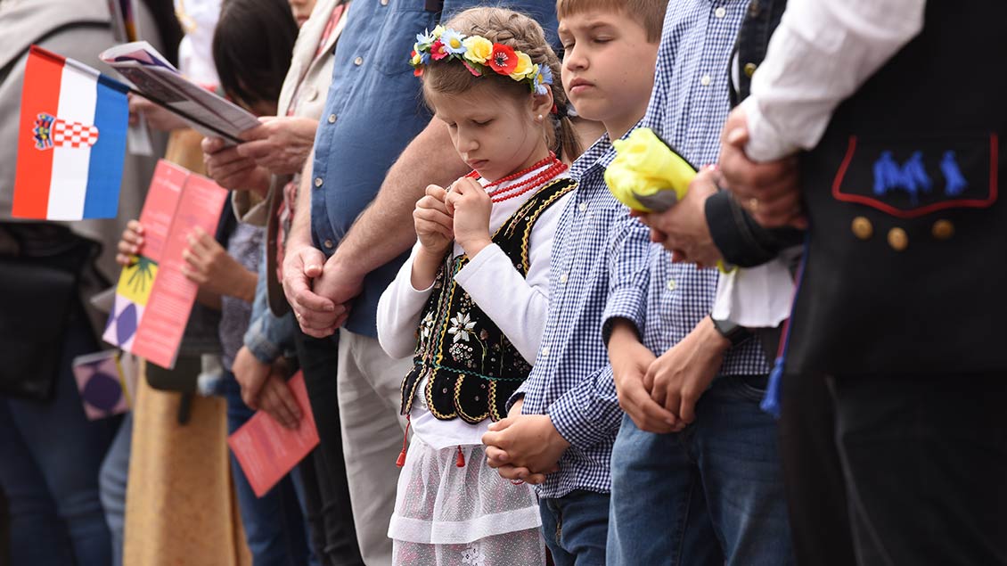In eine Sternwallfahrt waren die Gemeinden ausländischer Muttersprachen, wie etwa Polen, Ukrainer und Kroaten zum Gottesdienst gekommen. | Foto: Michael Bönte