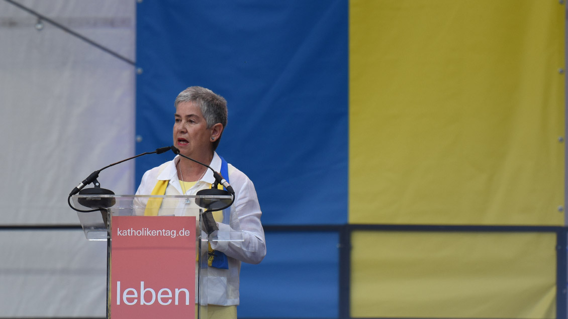 Irme Stetter-Karp, die Vorsitzende des Zentralkomitees der deutschen Katholiken, eröffnete den Katholikentag. | Foto: Michael Bönte
