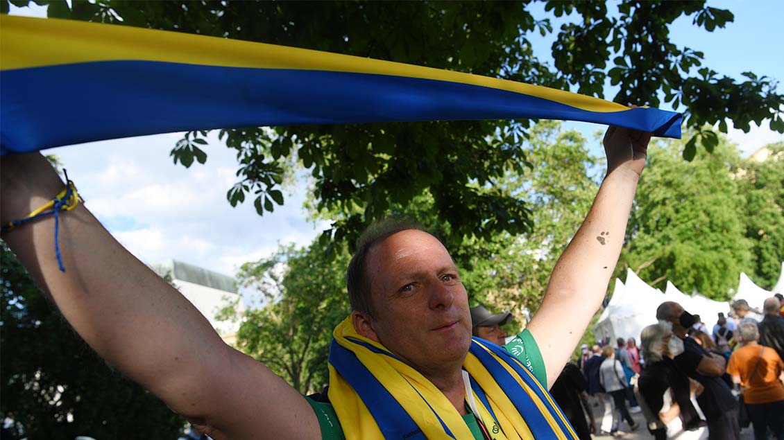 Die Eröffnungsfeier wurde zu einer Friedensdemonstration für die Ukraine. | Foto: Michael Bönte