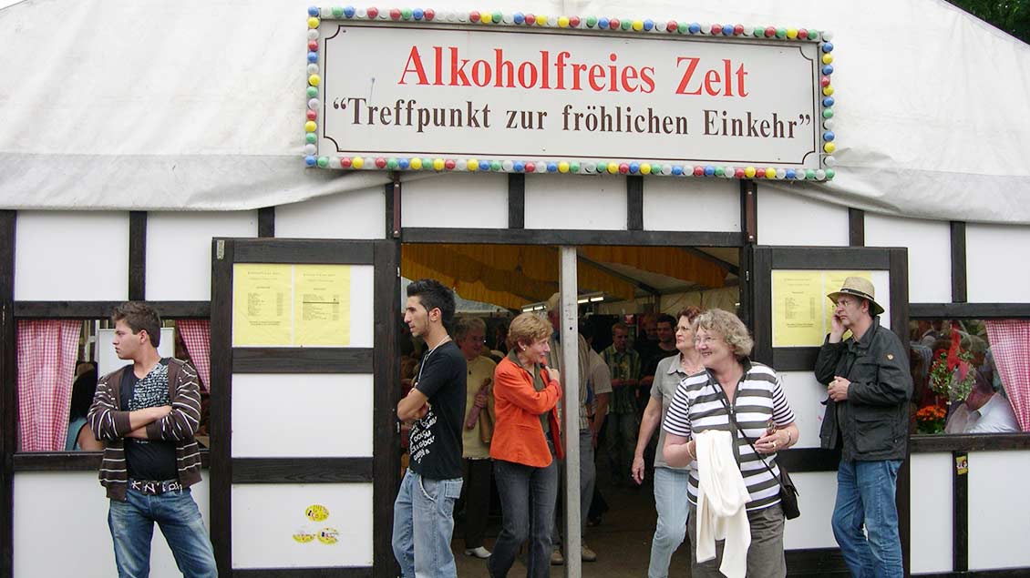 Alkoholfreie Zelt auf dem Stoppelmarkt 