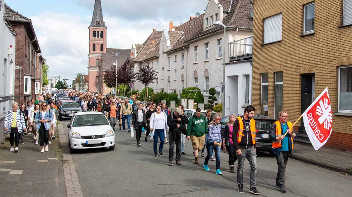 Caritas-Mitarbeiter pilgern nach Friedrichsfeld Foto: Christian Breuer (pbm)