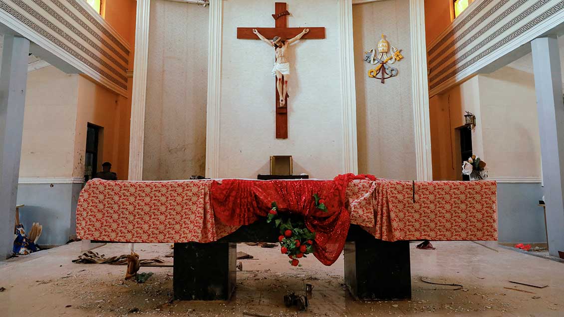 Altar nach Anschlag in Owow Foto: Temilade Adelaja (Reuters)