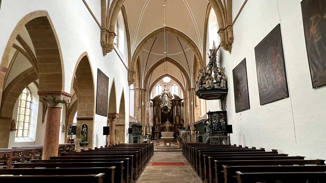 Blick ins romanisch-gotische Kirchenschiff der 800 Jahre alten Abteikirche Marienfeld. | Foto: Markus Nolte