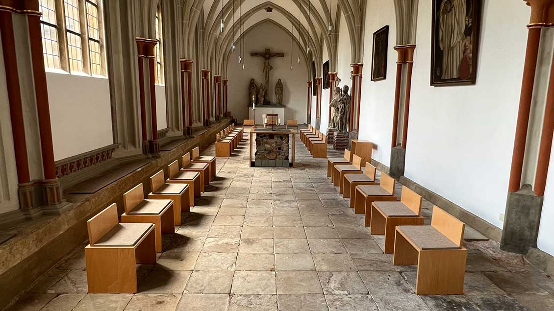 Im einzig übriggebliebenen Teil des Kreuzgangs lädt eine Kapelle zu Eucharistiefeier, Stundengebet und persönlicher Stille ein. | Foto: Markus Nolte