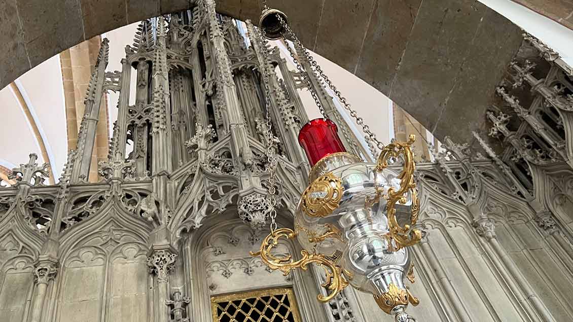 Ewiges Licht und gotischer Tabernakel. | Foto: Markus Nolte