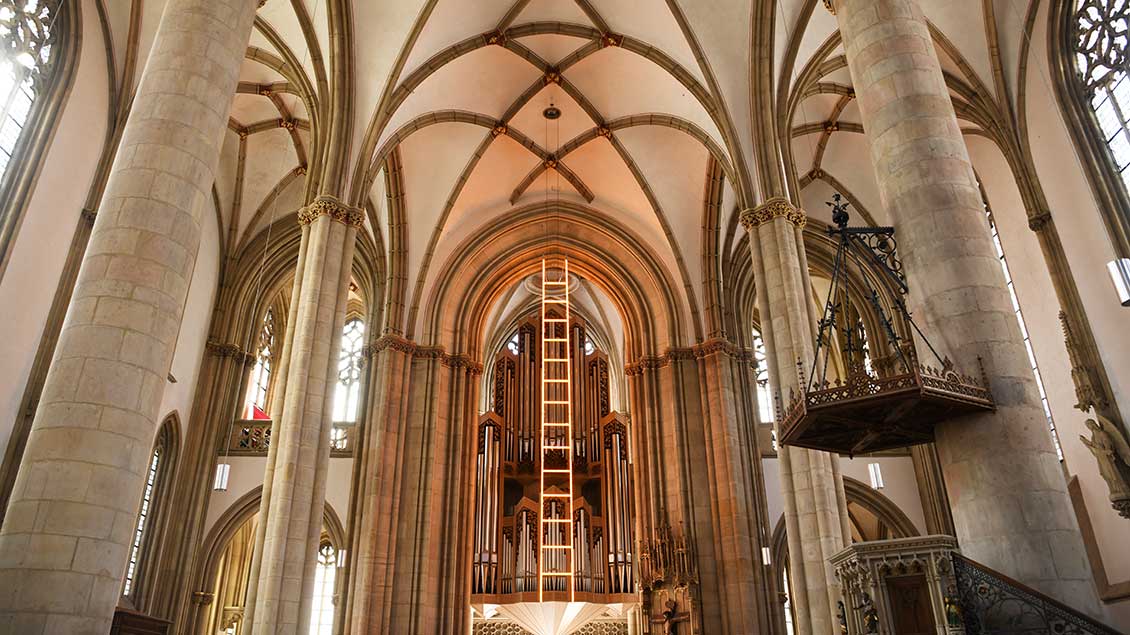 Leuchtender Hingucker in der Kirche St. Lamberti. | Foto: Michael Bönte