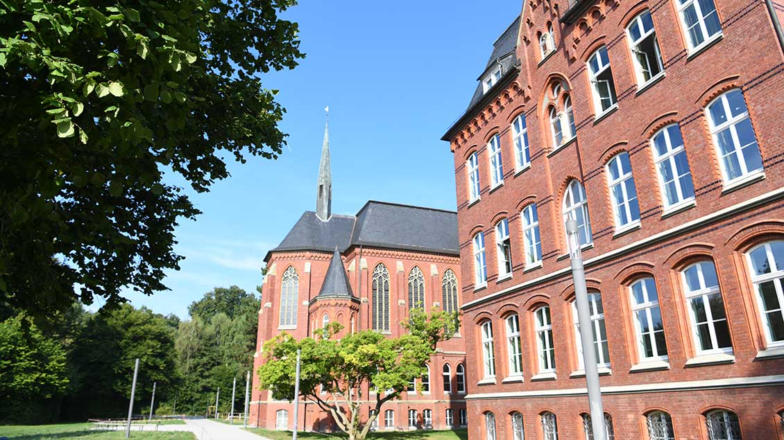 Das bischöfliche Gymnasium St. Mauritz bei Münster hat viel vom Charme der alten Klosterschule behalten. | Foto: Michael Bönte