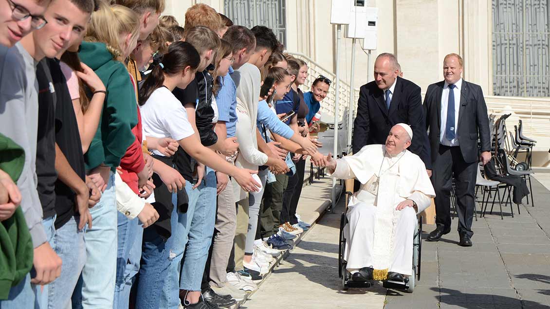 Papst trifft Pilger Foto: Gudrun Niewöhner (pbm)