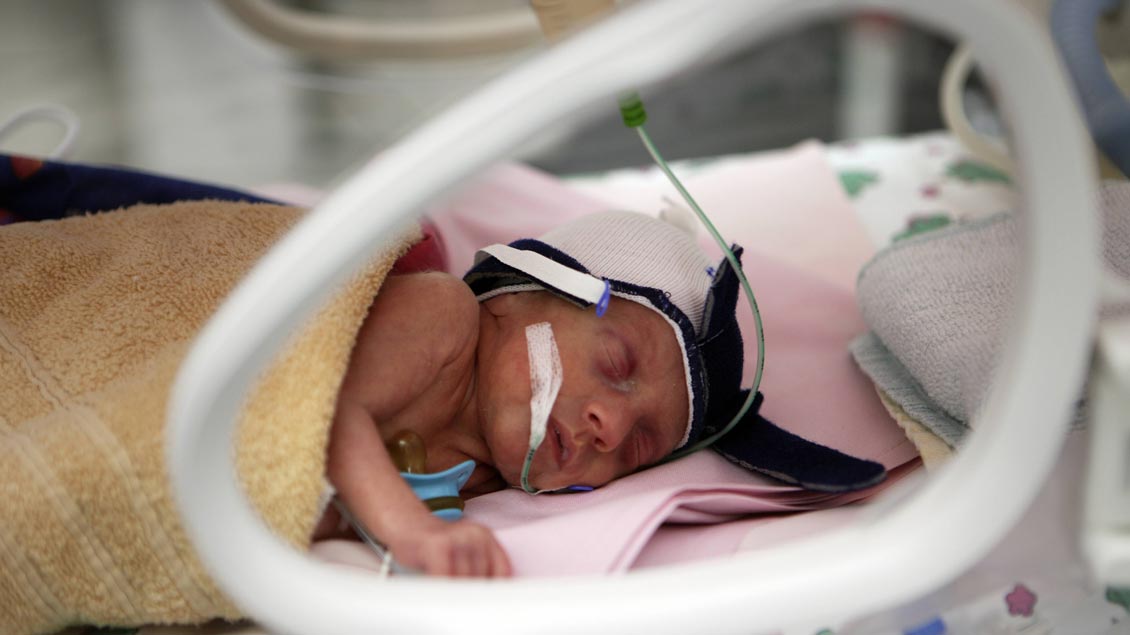 Baby im Inkubator Symbolfoto: Olaf Döring (Imago)
