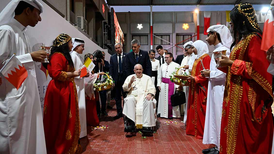 Papst Franziskus bei Begegnung mit jungen Menschen