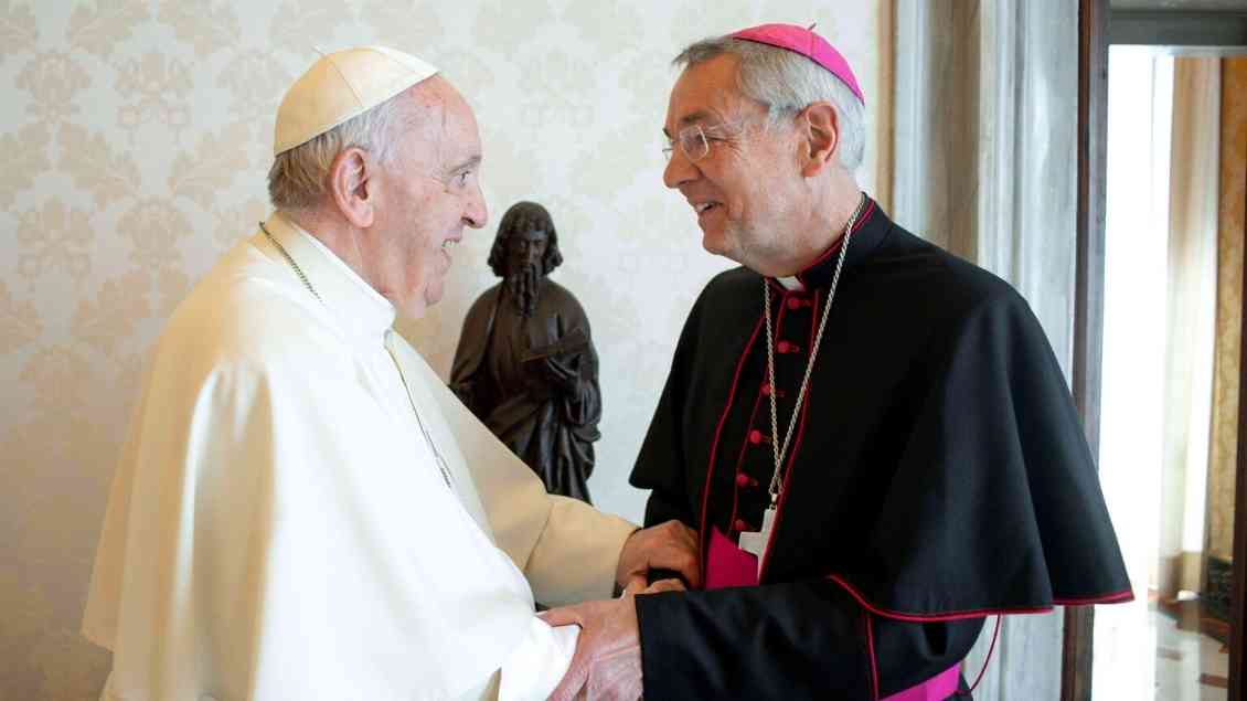 Papst Franziskus und Erzbischof Ludwig Schick Archivfoto: Vatican Media (Zuma Press/imago)