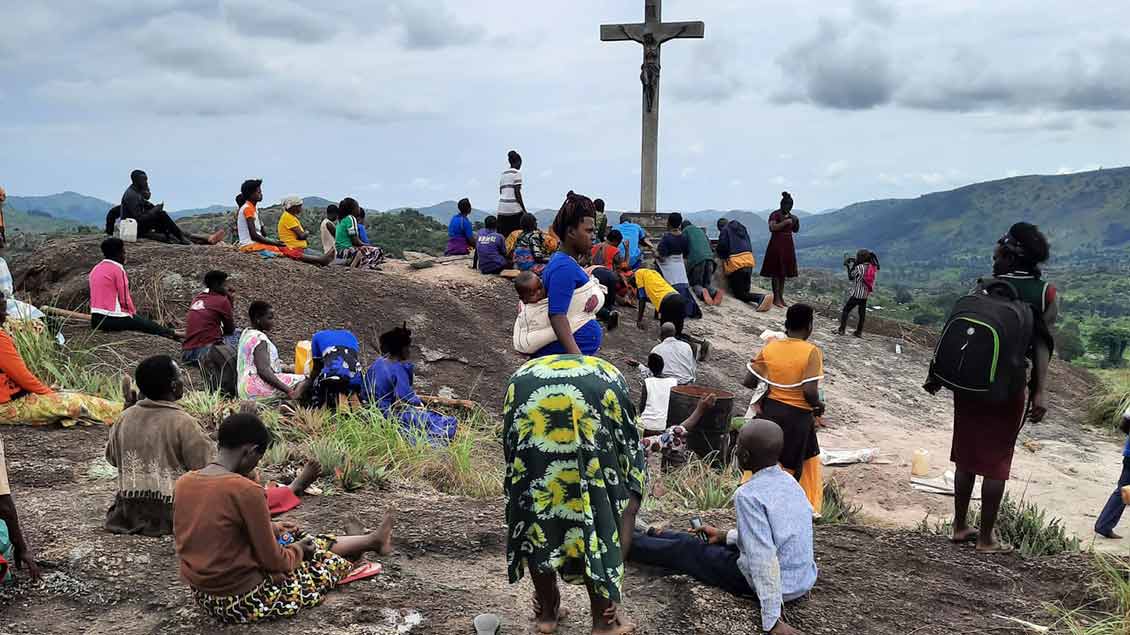 Das Kreuz der Gedenkstätte in Uganda Foto: privat