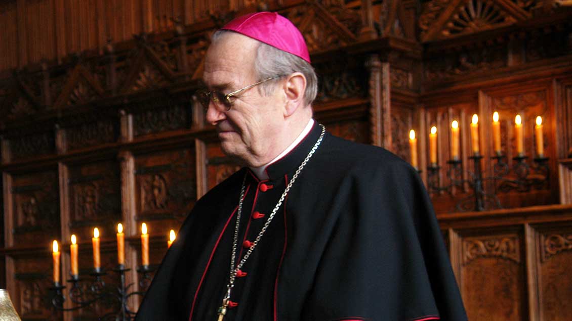 Erzbischof Ender bei einem Besuch im Friedensaal im Rathaus von Münster