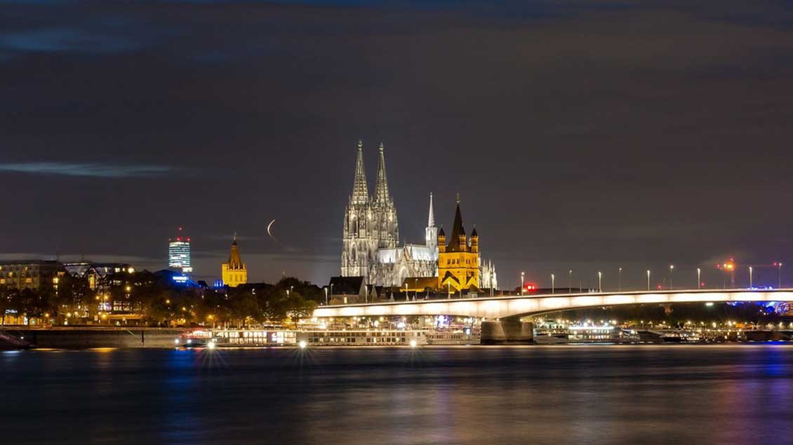 Kölner Dom bei Nacht Foto: pixabay
