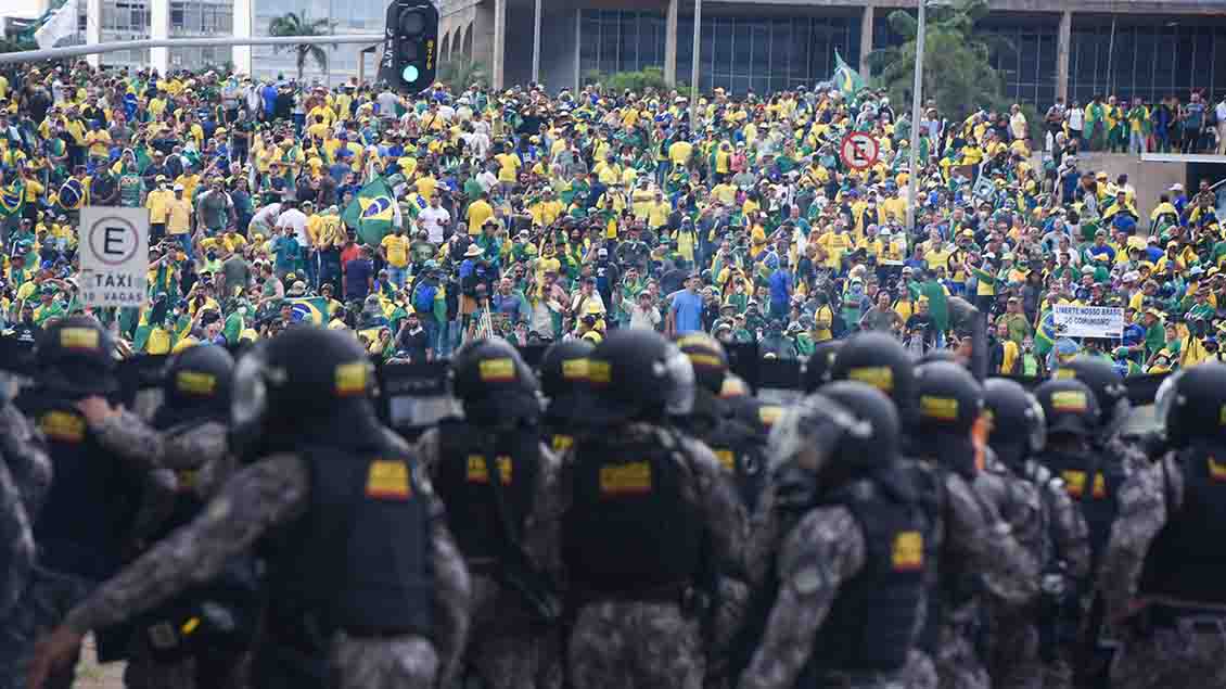 Brasilien: Zusammenstöße zwischen Polizei und Angreifern Foto: Ton Molina (Fotoarena/imago)